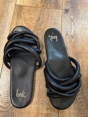 Beek Black Padded Strap Slide Sandals size 7 beach Summer festival